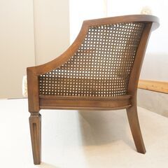 Karimoku(カリモク)の高級ブランドdomani(ドマーニ)よりQUEENS LIFE(クイーンズライフ)シリーズの2人掛けソファです。クラシカルで上品なデザインが魅力の2Pソファーです♪DK323