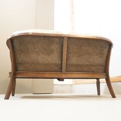 Karimoku(カリモク)の高級ブランドdomani(ドマーニ)よりQUEENS LIFE(クイーンズライフ)シリーズの2人掛けソファです。クラシカルで上品なデザインが魅力の2Pソファーです♪DK323