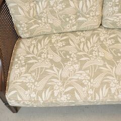 Karimoku(カリモク)の高級ブランドdomani(ドマーニ)よりQUEENS LIFE(クイーンズライフ)シリーズの2人掛けソファです。クラシカルで上品なデザインが魅力の2Pソファーです♪DK323