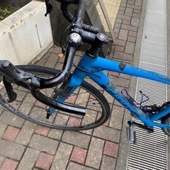 ジャイアントロードバイクと空気入れのセット