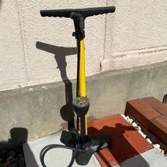 ジャイアントロードバイクと空気入れのセット