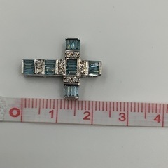 K18WG ダイヤモンドクロス ペンダントトップ 0.65ct 2.8g