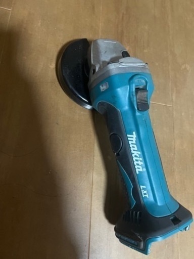 バッテリーは純正品ではなく交換タイプです