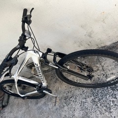 26インチ8段ギアCANNONDALEキャノンデールトレイク通勤車通学車自転車 