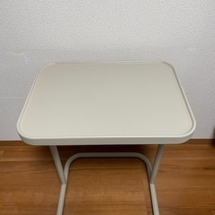 IKEA ビョルコーセン　高さ、角度調整可能テーブル(サイドテー...