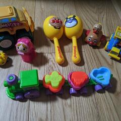 赤ちゃんのおもちゃ　アンパンマン、電車、車