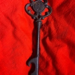 古道具　レトロ　古い鍵の形をした鋳物の栓抜き