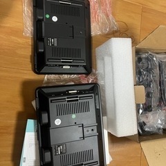 ヘッドレストモニター　デュアルスクリーン