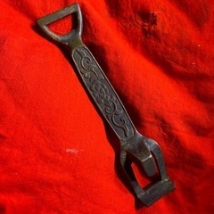 古道具　レトロ　真鍮の鋳物の両端が形が違う栓抜き