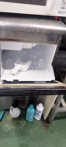 ホシザキ 製氷機 重量 34k 別館においてます