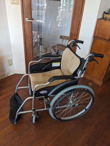 アルミ製車いす　Care-Tec JAPAN ケアテックジャパン 自走式と介助式の兼用　折りたためる