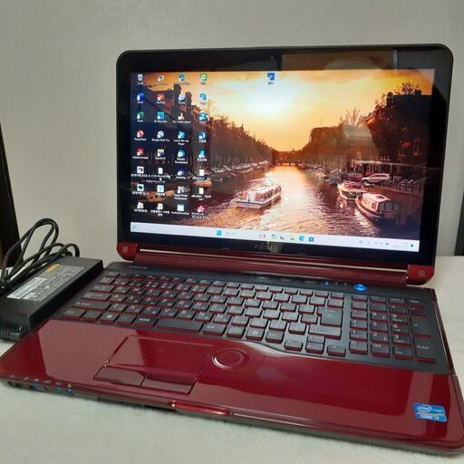 【取引中です】FUJITSU　LIFEBOOK　15インチ　i7　8GB　SSD（256）　Office2021　ブルーレイ　カメラ　Wi-Fi　テンキー付き　Windows11　23H2　③