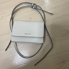 プラダショルダーバッグ