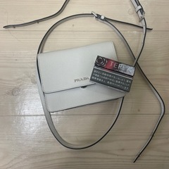 プラダショルダーバッグ