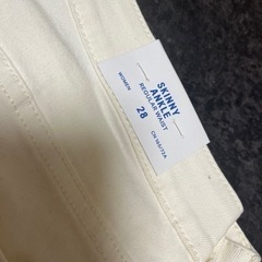 【H&M】新品タグ付き　白パンツサイズ28
