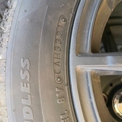 取引中　スタッドレスタイヤ　４本セット