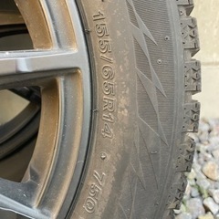 取引中　スタッドレスタイヤ　４本セット