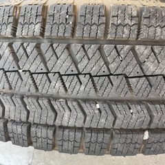 取引中　スタッドレスタイヤ　４本セット