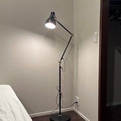 IKEAの読書ランプ