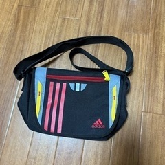 adidasショルダーバッグ