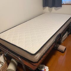 【譲ります】シングルベッドのマットレスと折り畳み可能ベッドフレーム