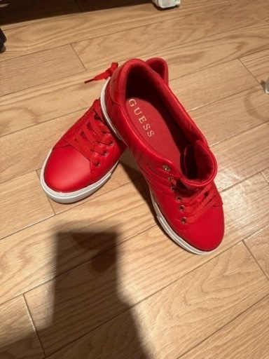 GUESSスニーカー