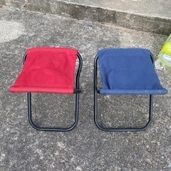 子供用の小さな折り畳み椅子