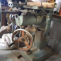 電動角のみ穴あけ