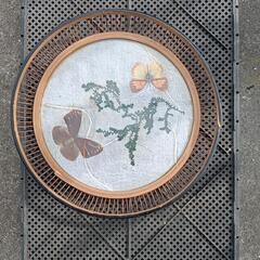 昭和レトロ　蝶とシダの丸盆　天然素材