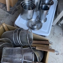 ラーメン屋廃業により出た寸胴やお玉、スープ入れ、湯切りザルなどのセット