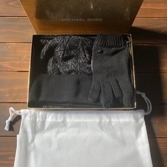 マイケルコース　マフラー、手袋、ニット帽　プレゼントbox
