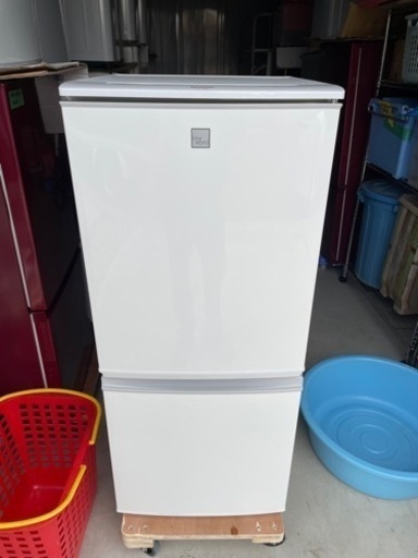 愛知近郊配送無料　SHARP 137L 冷蔵庫　SJ-14E7-KW  2020年製