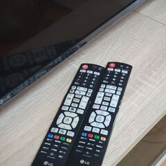 美品)LGスマートテレビを売ります(49インチ)。テレビ台も販売中