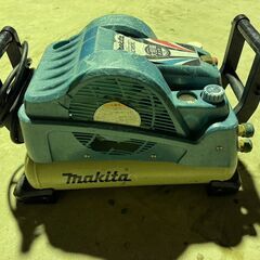 マキタ　エアーコンプレッサー　AC400XL