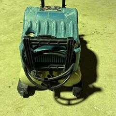 マキタ　エアーコンプレッサー　AC400XL