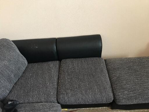 ソファーになります。