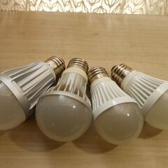 LEDランプ　電球　４個　昼光色　E26