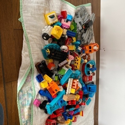 子供用レゴブロックと収納箱