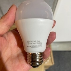 LED電球　1個　350円　254個（7w 41個、9w 213個）