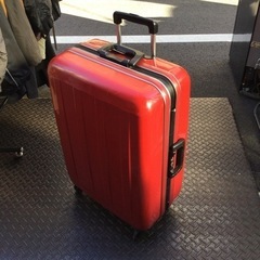 赤いスーツケース鍵付き【F00340】