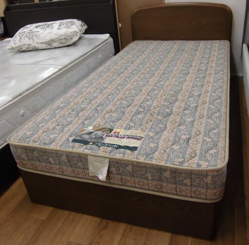 R055 France Bed シングルベッド、17cm マットレス付き、幅98cm Used・美品