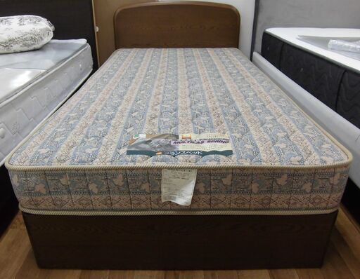 R055 France Bed シングルベッド、17cm マットレス付き、幅98cm Used・美品