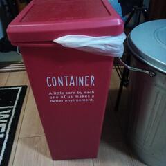 中古ゴミ箱　赤　プラスチック　