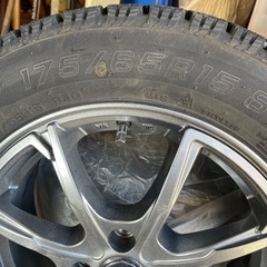 美品　アクア　スタッドレスタイヤ