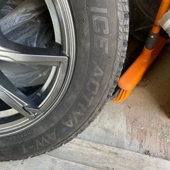 美品　アクア　スタッドレスタイヤ