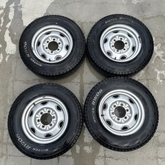 スタッドレスタイヤ+ホイール195/80R15 NV350キャラ...