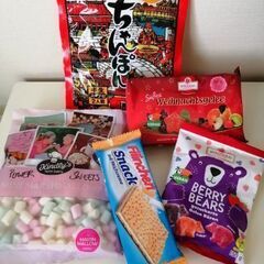 食品詰め合わせ（ちゃんぽん・マシュマロなどのお菓子）