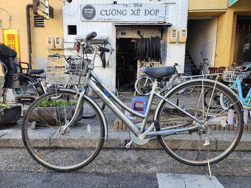 ママチャリ 27インチ 3変速 自動ライト カゴ 付き シルバー 配達可能