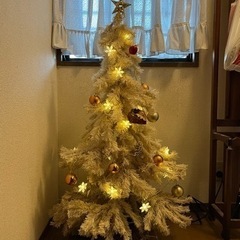 クリスマスツリー（飾り・ライト付き）