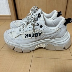 NERDY スニーカー